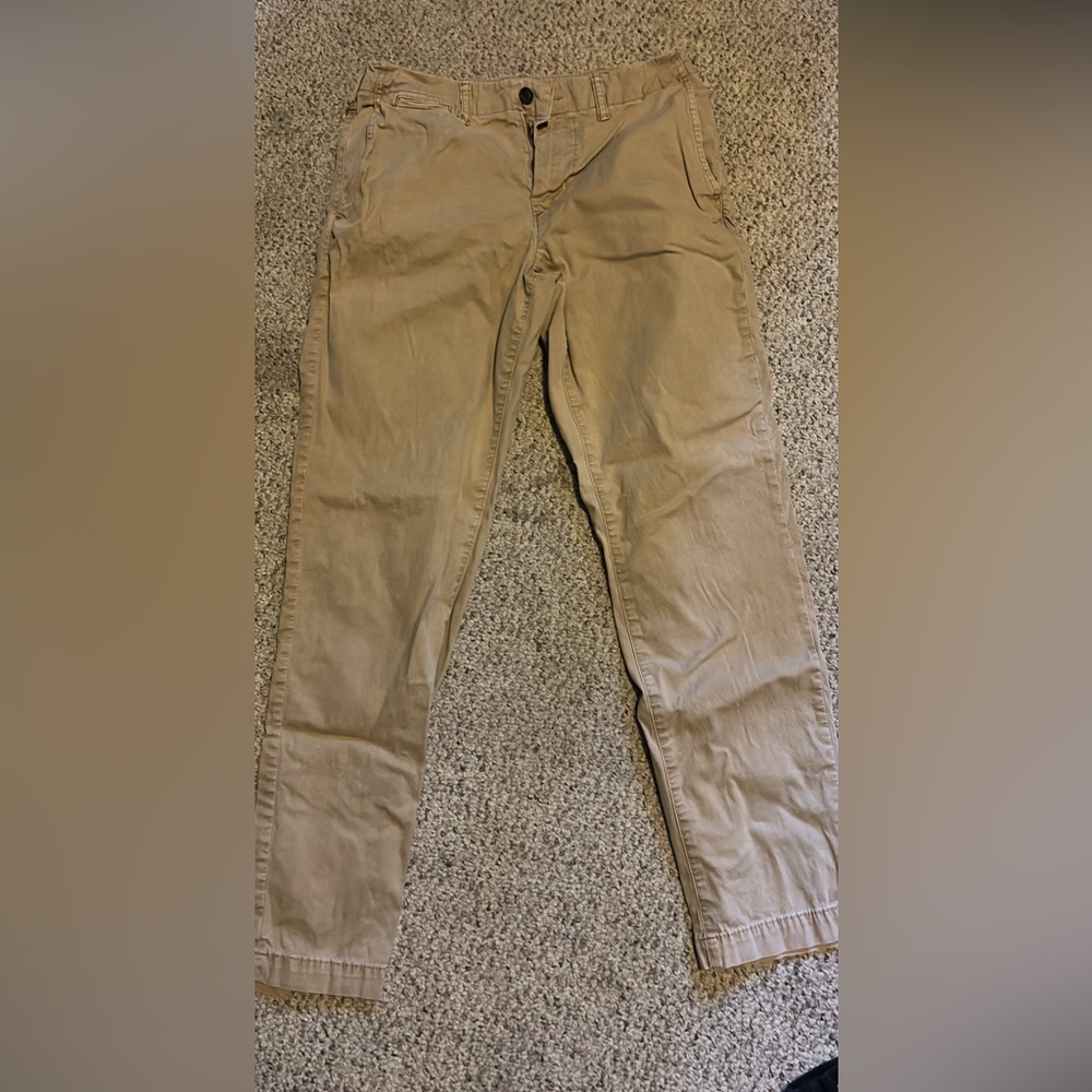 Men’s American Eagle slim straight khaki pants. 30X32.